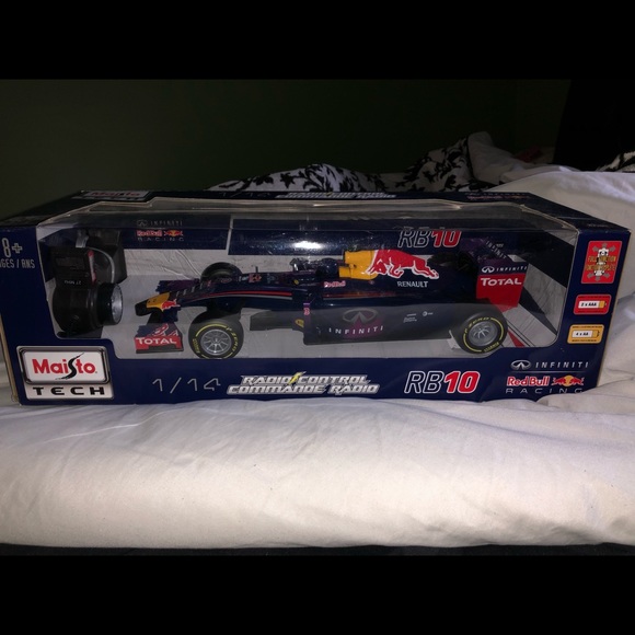Race car with remote control - Picture 3 of 3